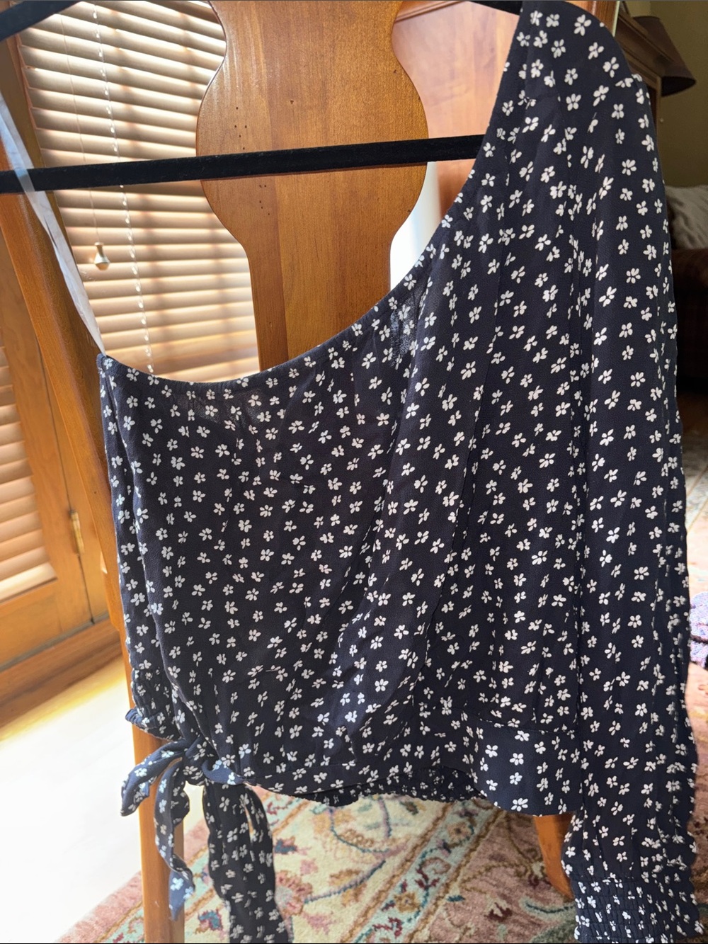 American Eagle Outfitters Black Floral One-Shoulder Crop Top